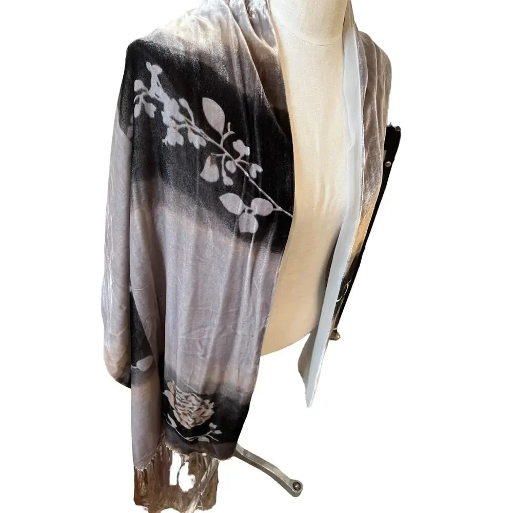 Oscar de la Renta Gray Velvet Long Rectangular Fringed Scarf